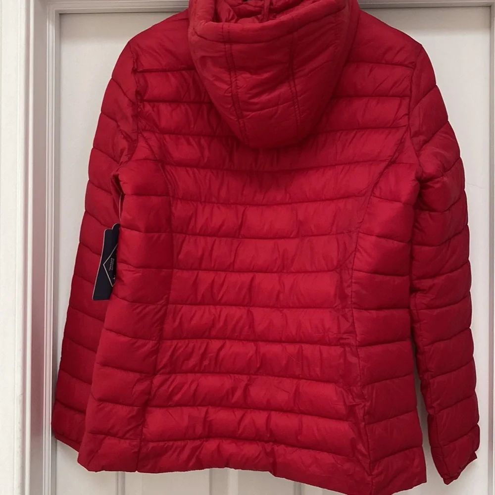 St. Johns Bay packable puffer coat. Medium - Picture 2 of 7